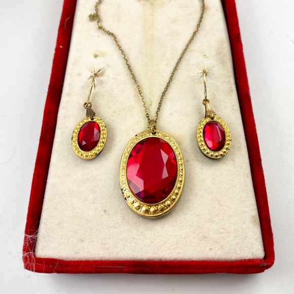 Jeweline Jewelry - Vintage Jeweline Red Jewel Glass Gold Tone Necklace & Earrings Set.